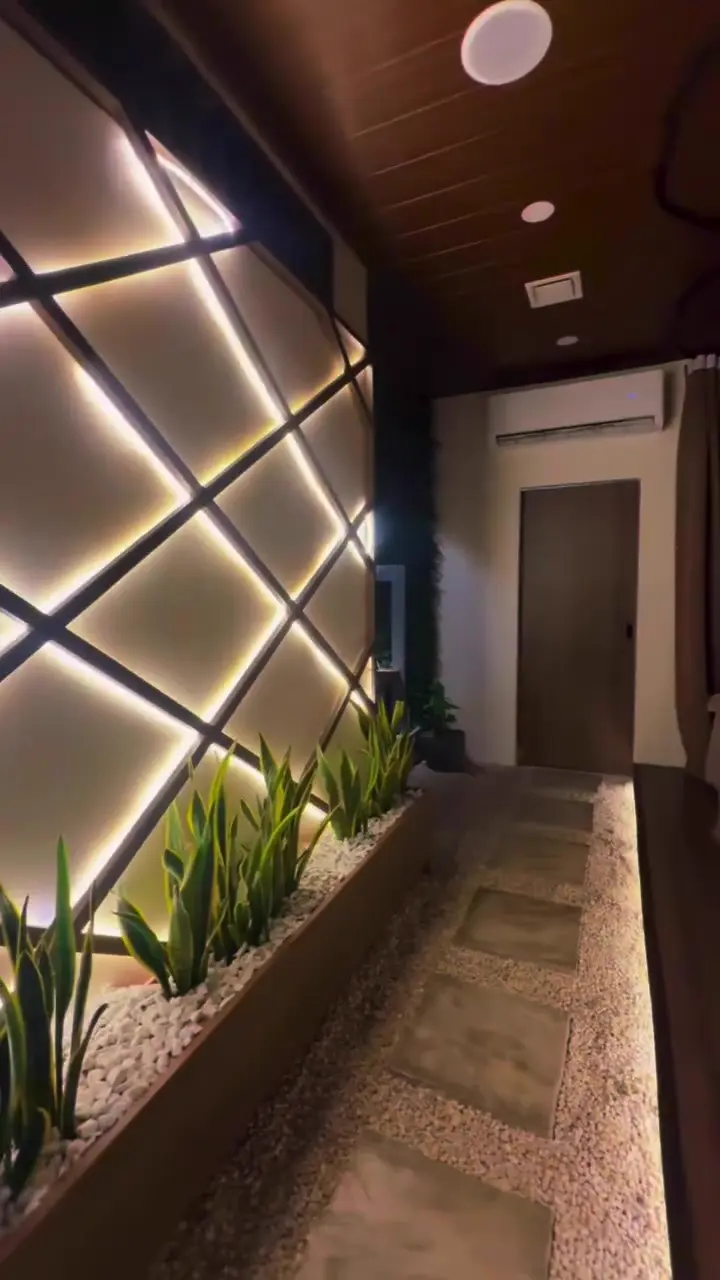 Lit diamond-lattice corridor